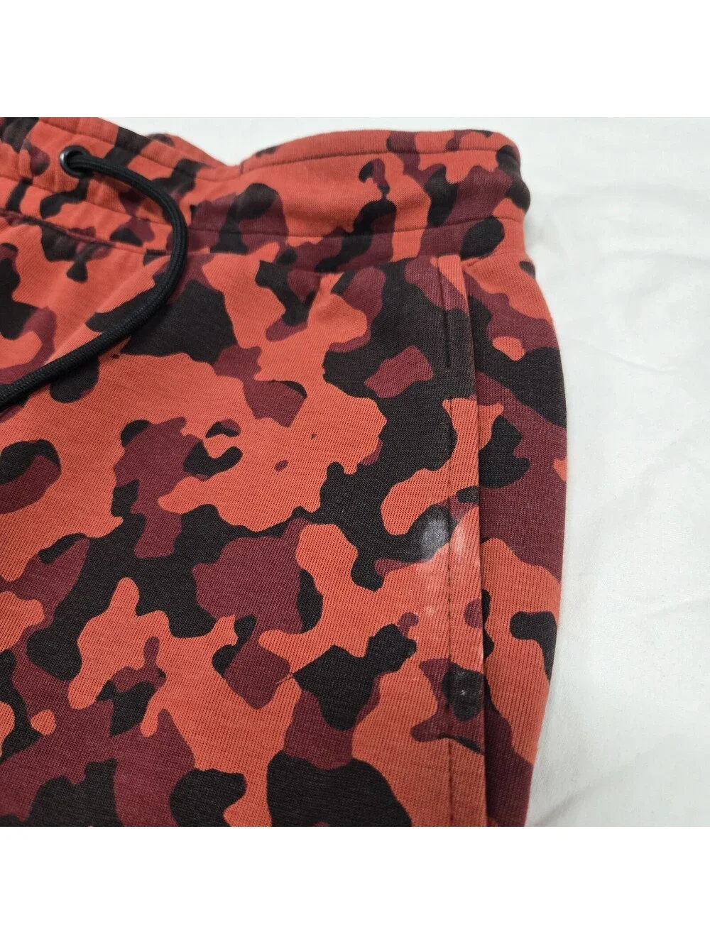 Size MEDIUM Nike Sportswear Tech Fleece Camo Jogger Pants Red Black CJ5981-603